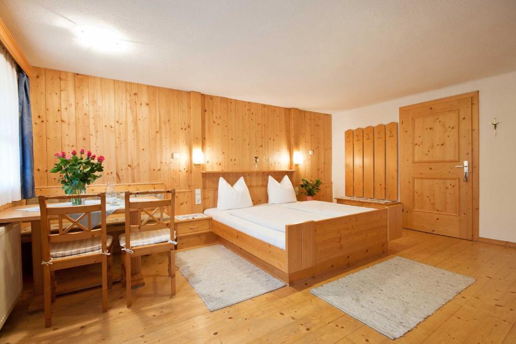 Landhaus Taurer Kals-am Großglockner الغرفة الصورة